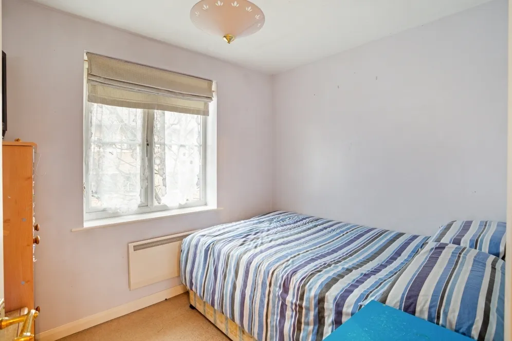 Brighton Road Addlestone KT15 photo 6