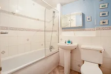 Brighton Road Addlestone KT15 photo 7