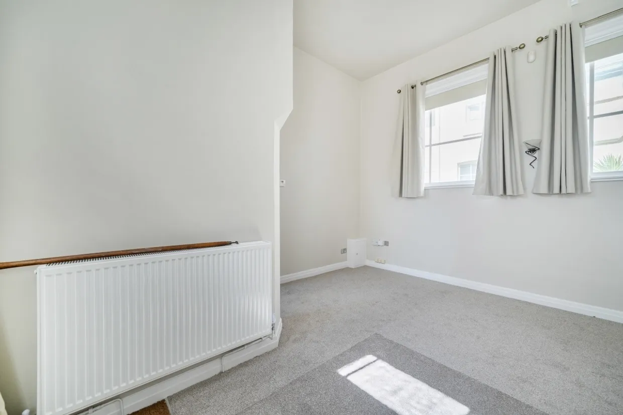 Suffolk Square, Cheltenham, GL50 2DY photo 15