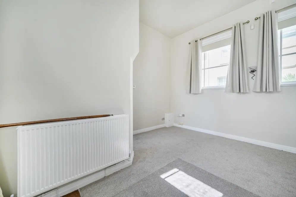 Suffolk Square, Cheltenham, GL50 2DY photo 15