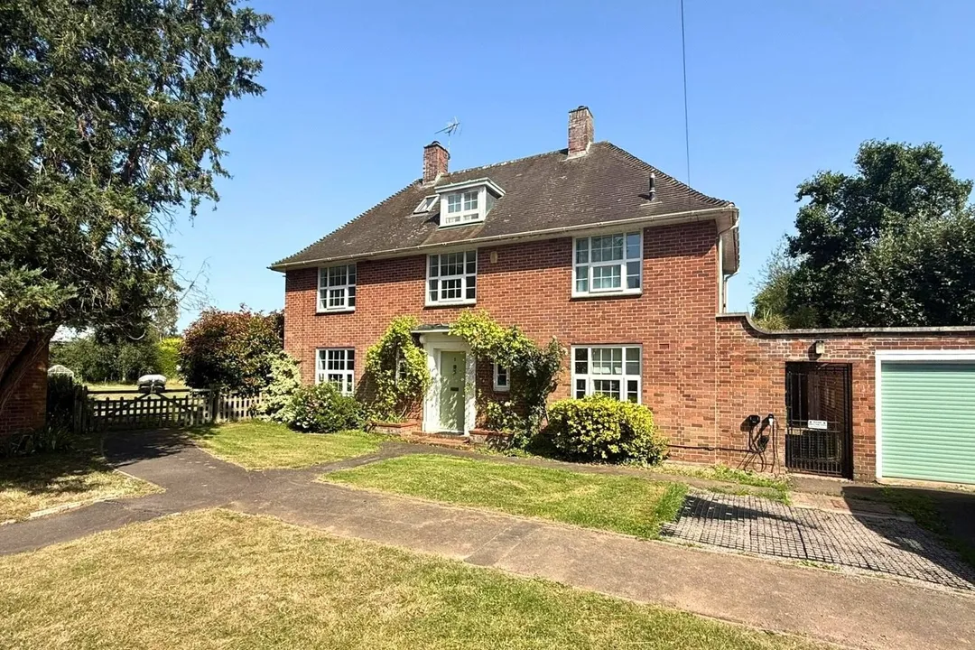 https://mr0.homeflow-assets.co.uk/files/photo/image/47666/0760/_x_/TOP260017_56.jpg