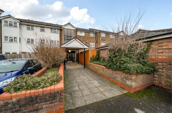 St. Andrews, BRACKNELL, Berkshire, RG12