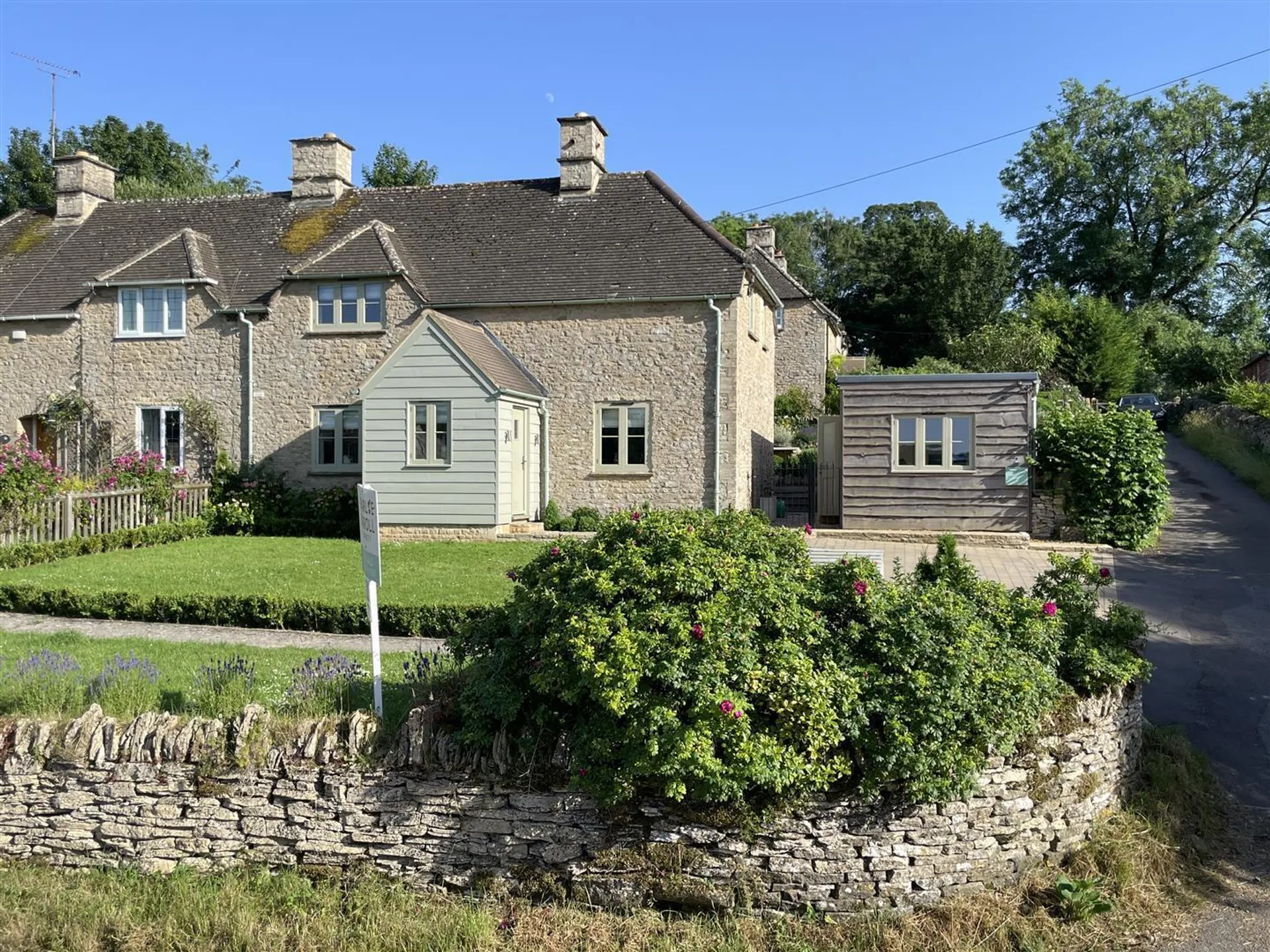 Property photo top 0