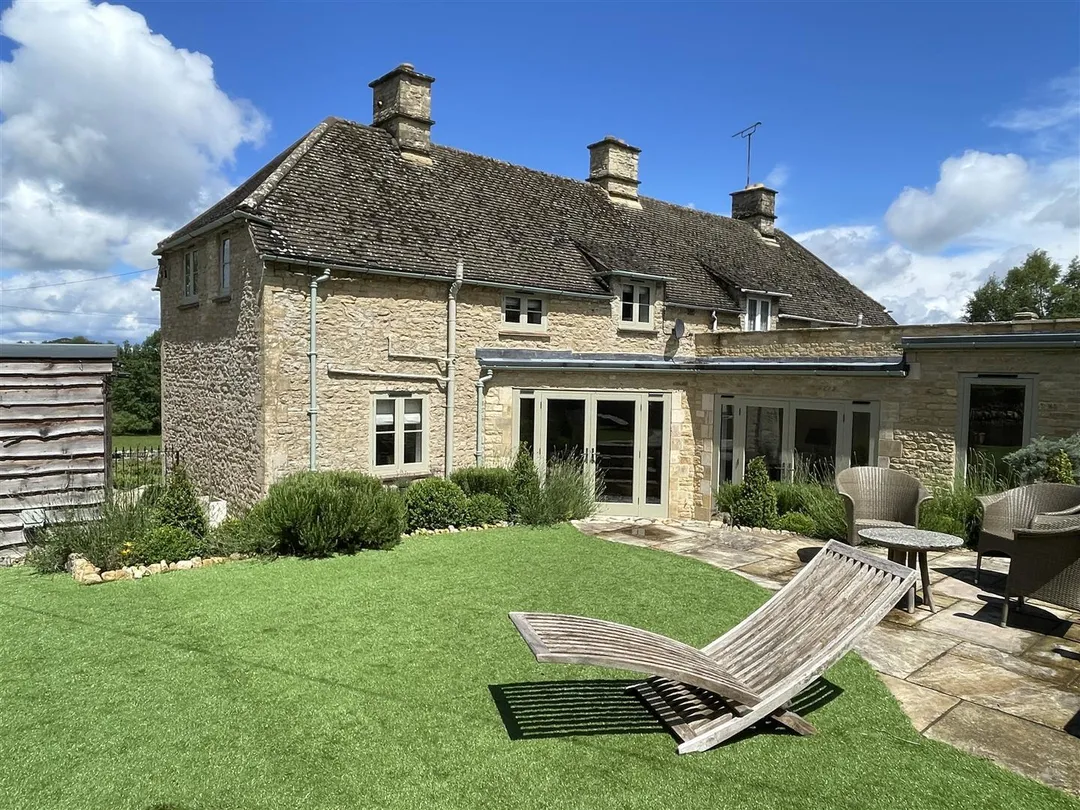 https://mr0.homeflow-assets.co.uk/files/photo/image/47667/6783/_x_/F7uRS5lMN0msjT4UWPC6eA.jpg