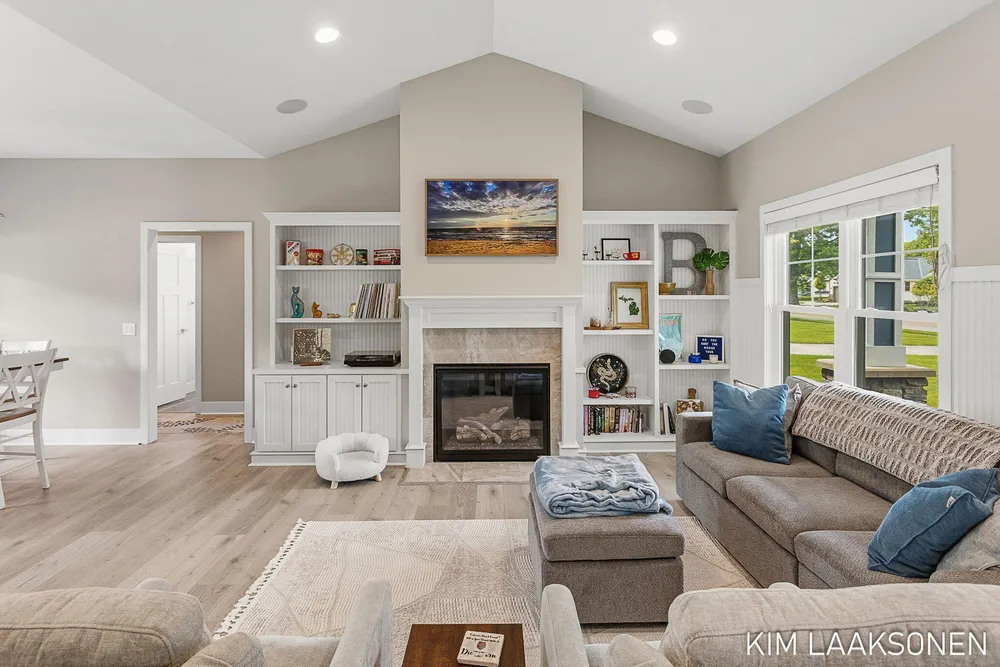 349 Parkside Ln, Douglas, MI 49406