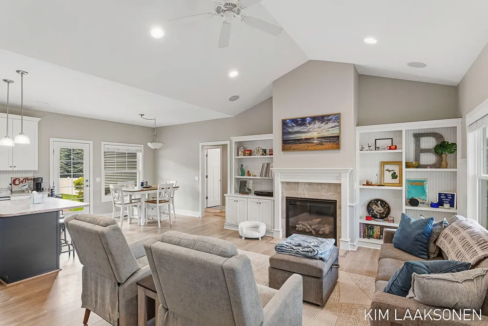 349 Parkside Ln, Douglas, MI 49406