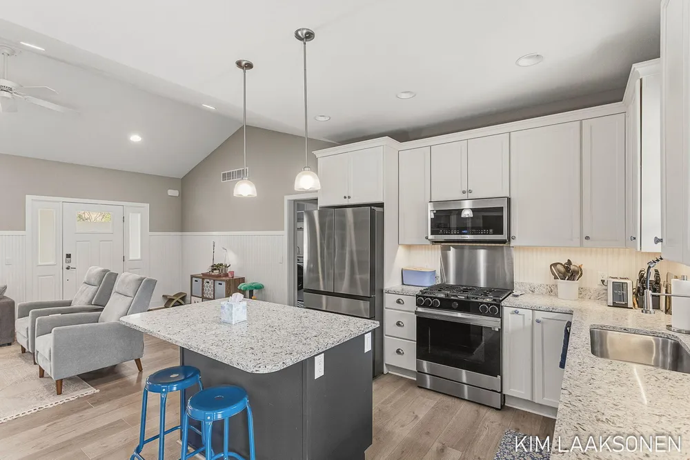 349 Parkside Ln, Douglas, MI 49406