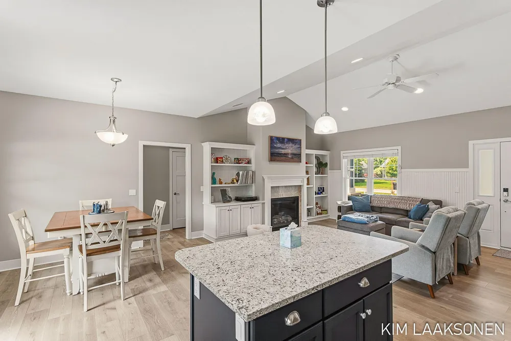 349 Parkside Ln, Douglas, MI 49406
