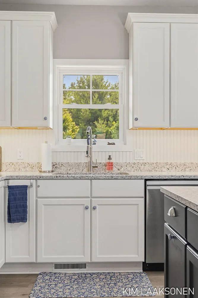 349 Parkside Ln, Douglas, MI 49406