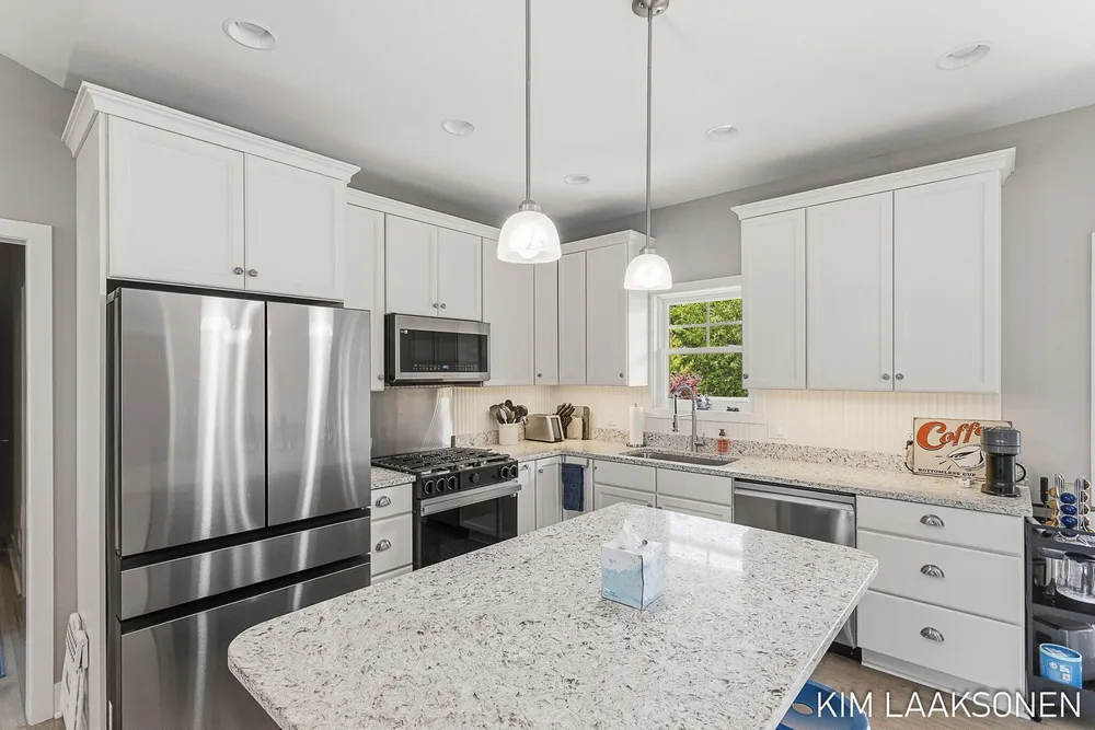 349 Parkside Ln, Douglas, MI 49406