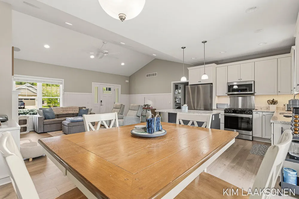 349 Parkside Ln, Douglas, MI 49406
