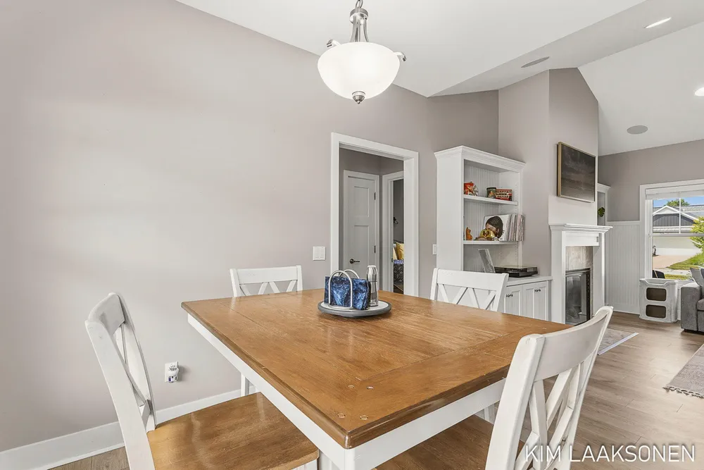 349 Parkside Ln, Douglas, MI 49406