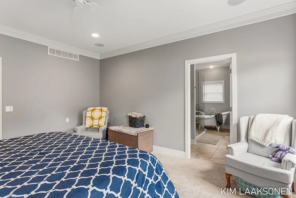 349 Parkside Ln, Douglas, MI 49406