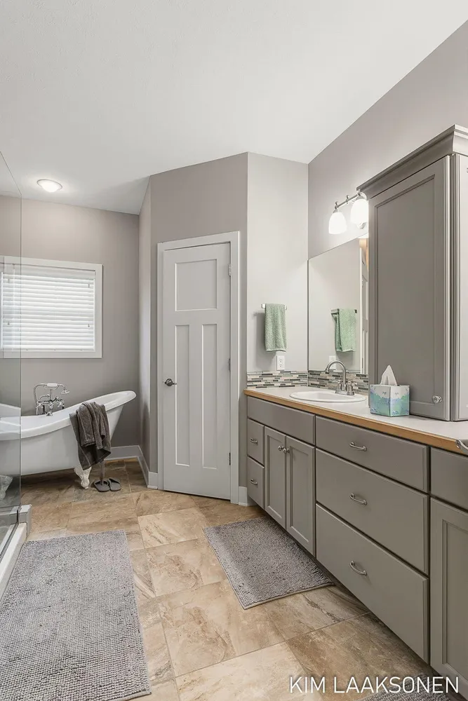 349 Parkside Ln, Douglas, MI 49406