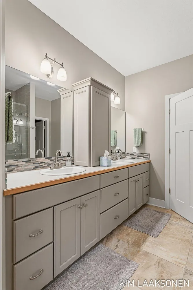 349 Parkside Ln, Douglas, MI 49406