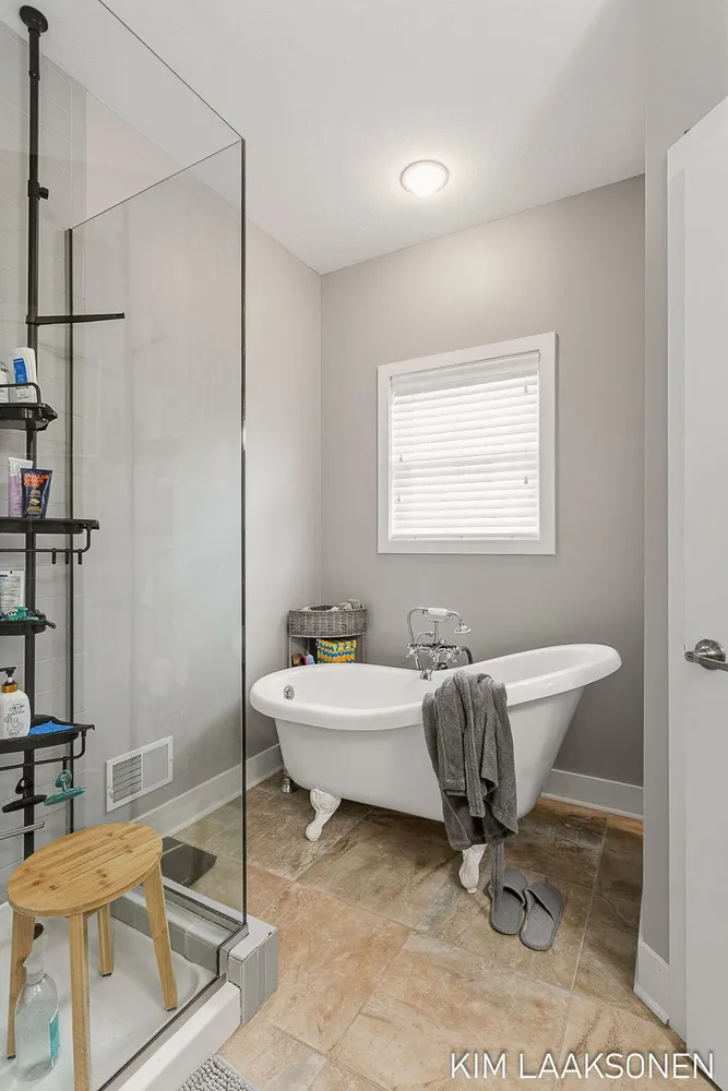 349 Parkside Ln, Douglas, MI 49406