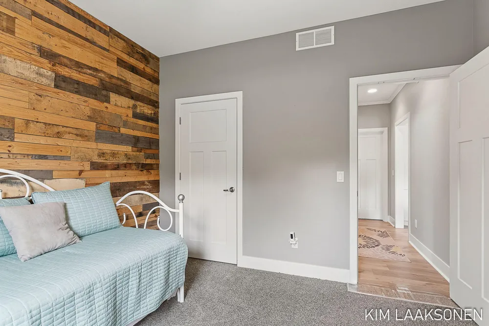 349 Parkside Ln, Douglas, MI 49406