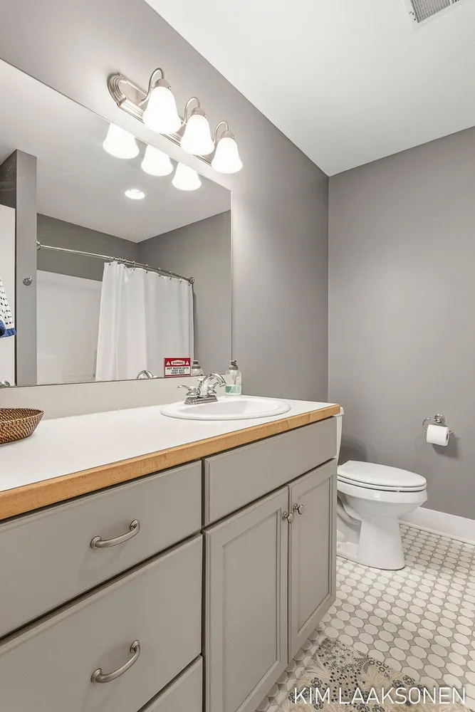 349 Parkside Ln, Douglas, MI 49406