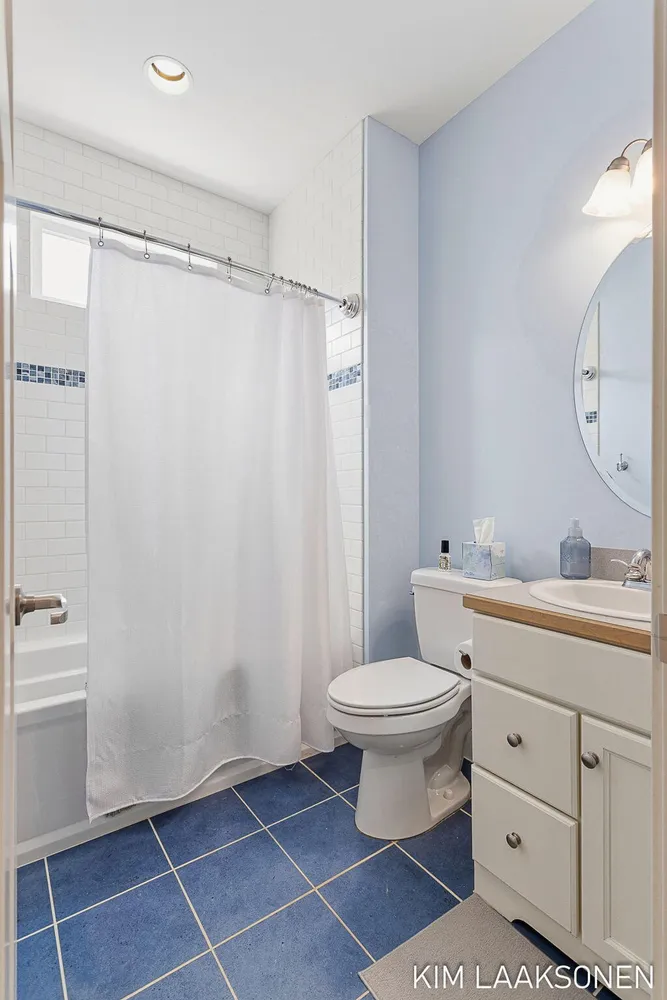 349 Parkside Ln, Douglas, MI 49406