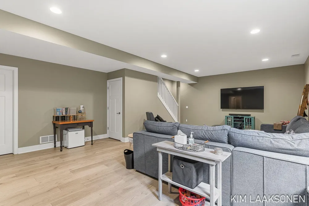349 Parkside Ln, Douglas, MI 49406