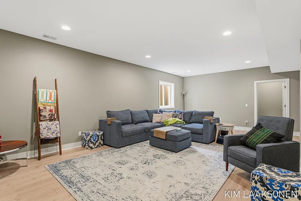 349 Parkside Ln, Douglas, MI 49406