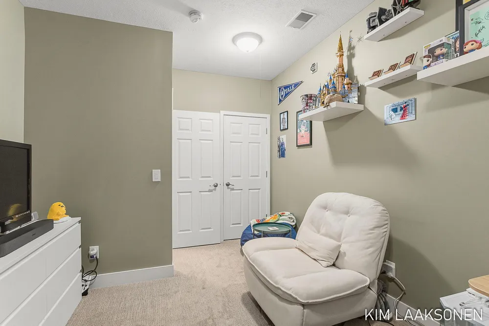 349 Parkside Ln, Douglas, MI 49406