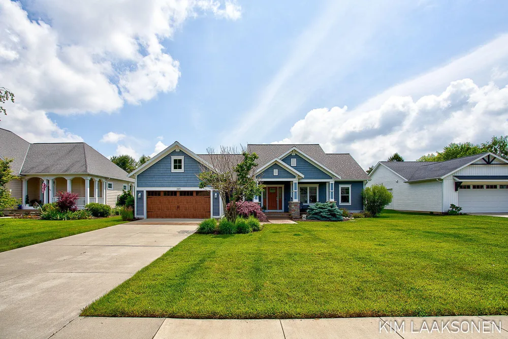 349 Parkside Ln, Douglas, MI 49406