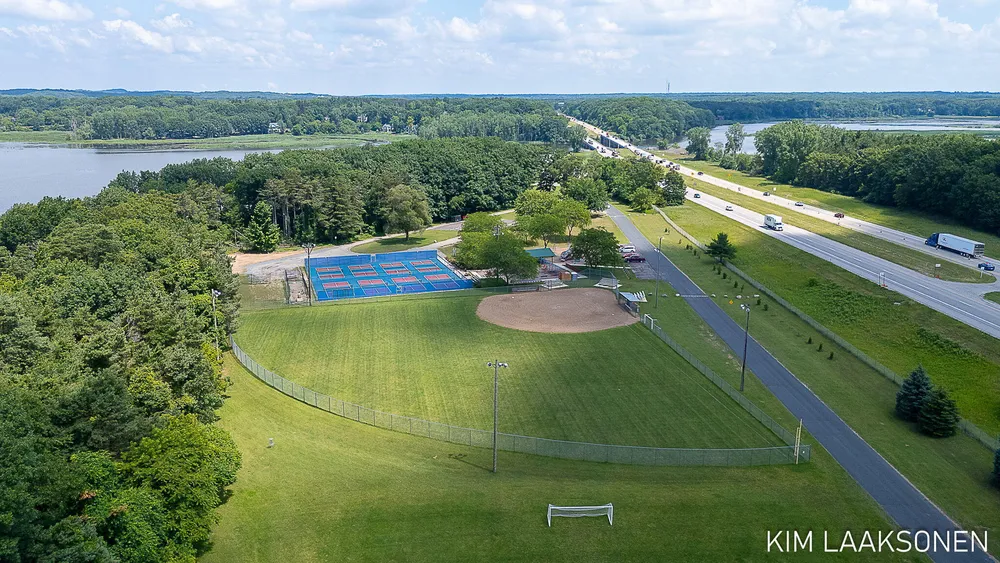 349 Parkside Ln, Douglas, MI 49406