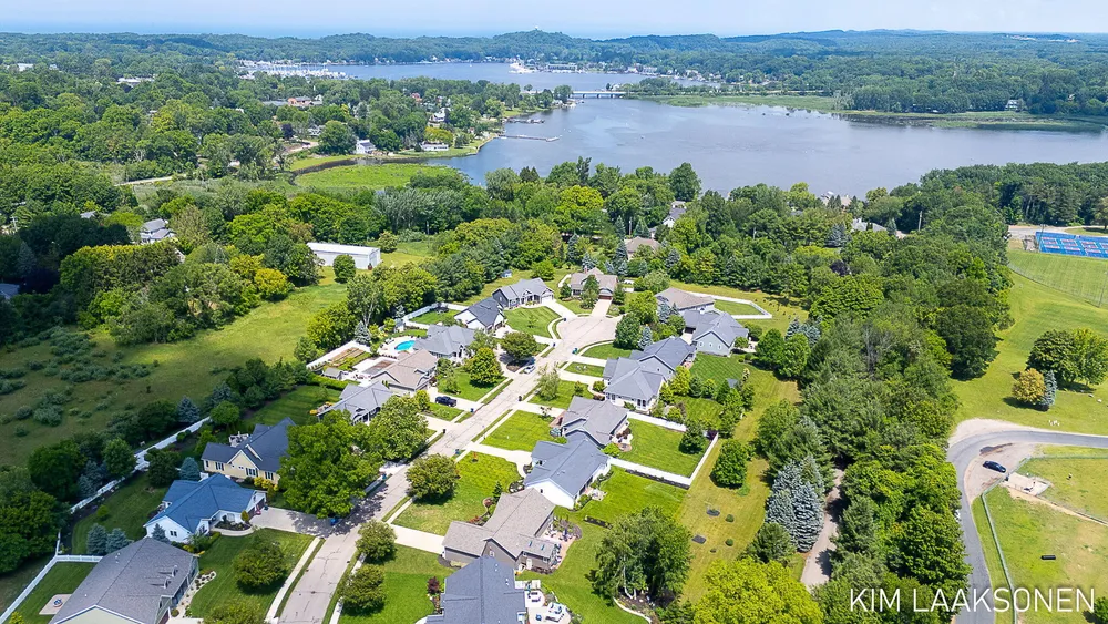 349 Parkside Ln, Douglas, MI 49406