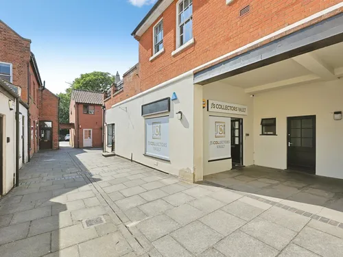 High Street, Derehamphoto