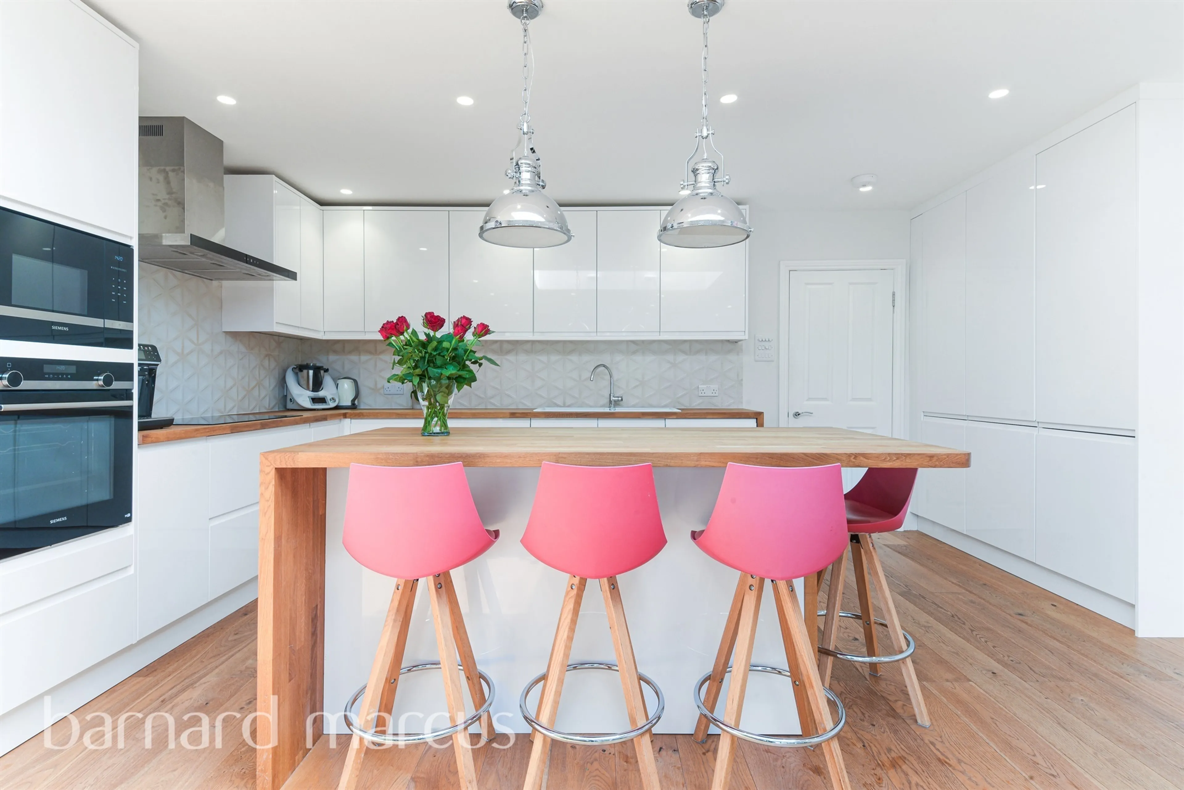 Property at Hillcross Avenue, Morden