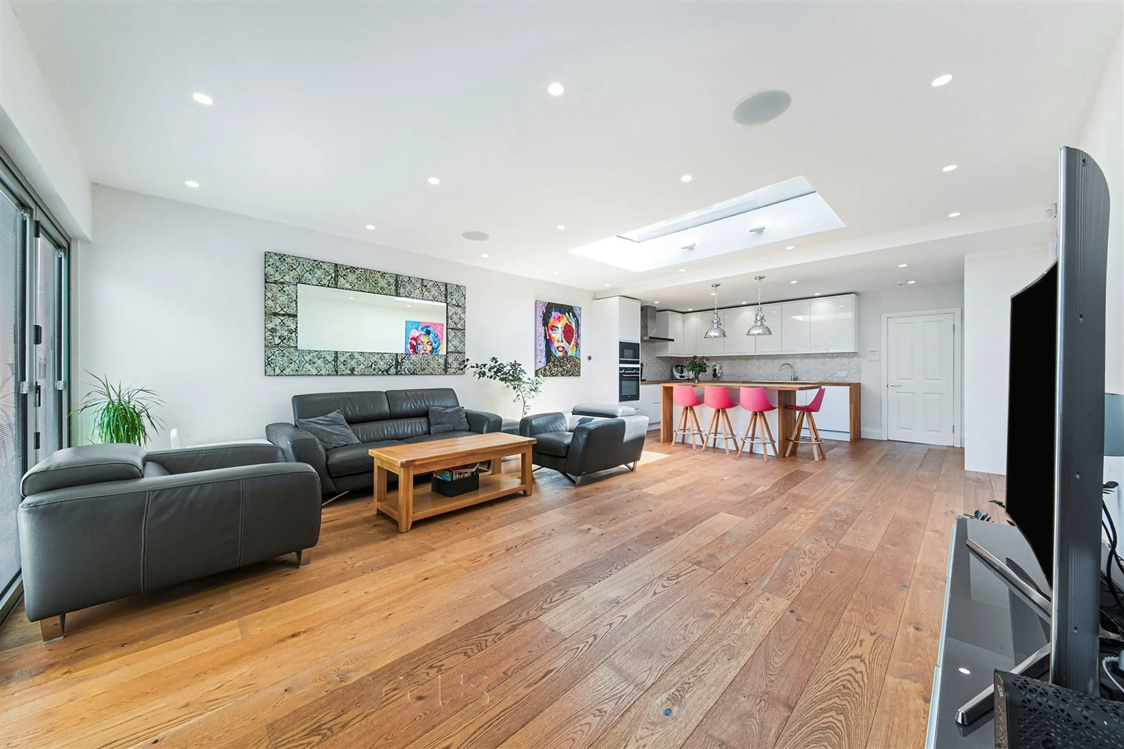 Property at Hillcross Avenue, Morden