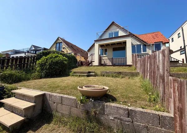 Brighton Road, Lancing, BN15