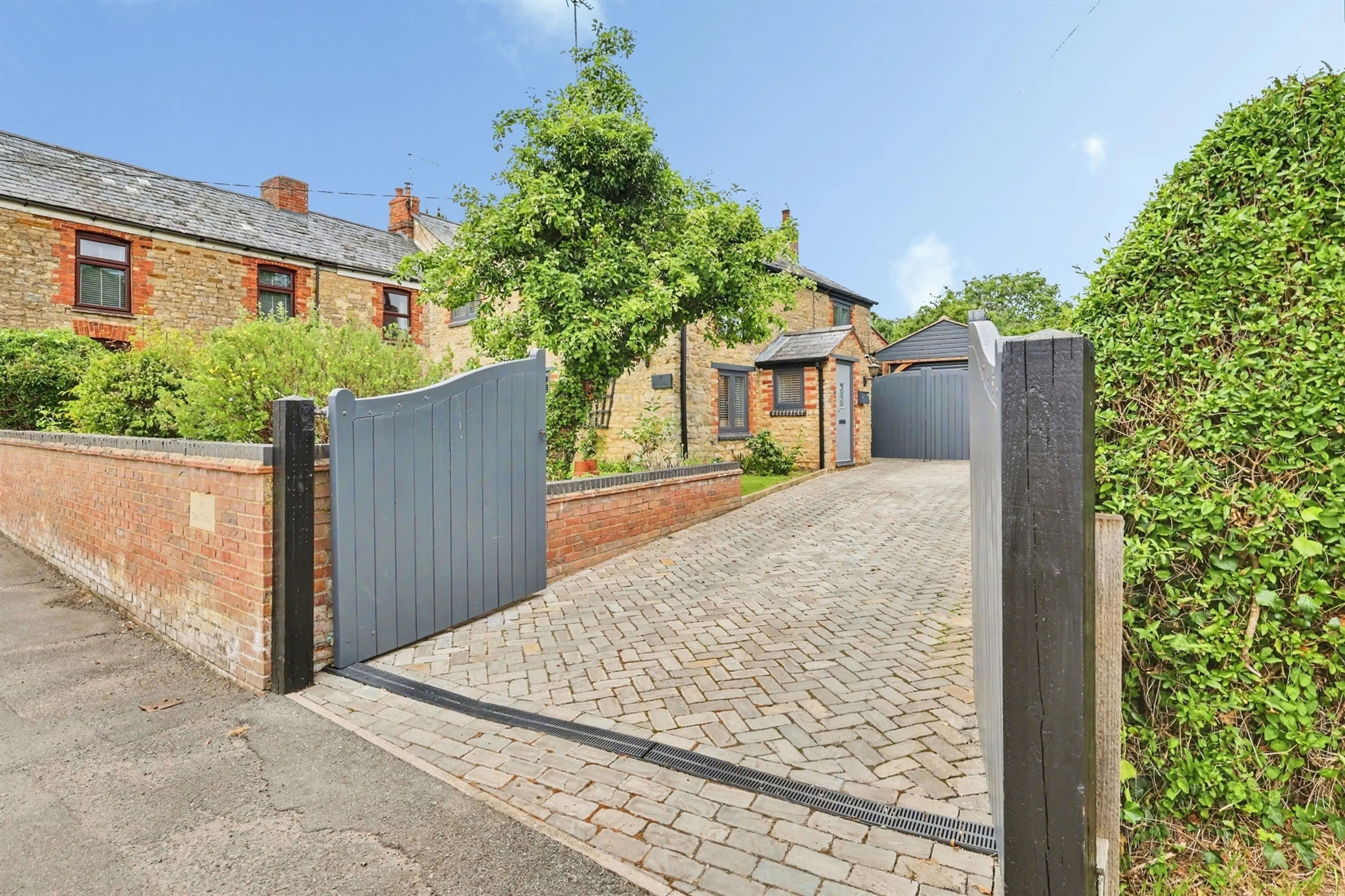 Property photo 0