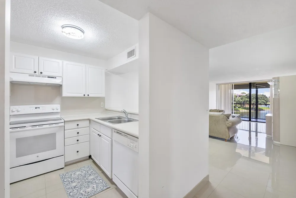 5828 Coral Lake Dr, Margate, FL 33063