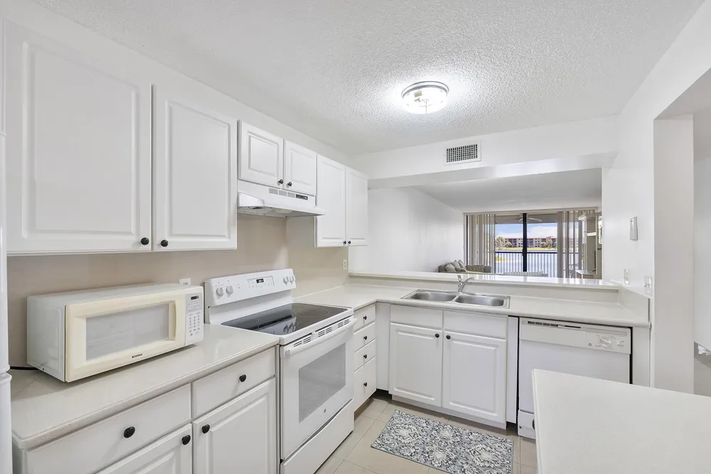 5828 Coral Lake Dr, Margate, FL 33063
