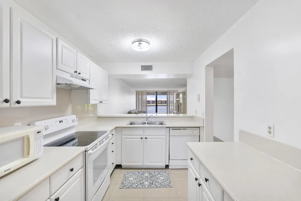 5828 Coral Lake Dr, Margate, FL 33063