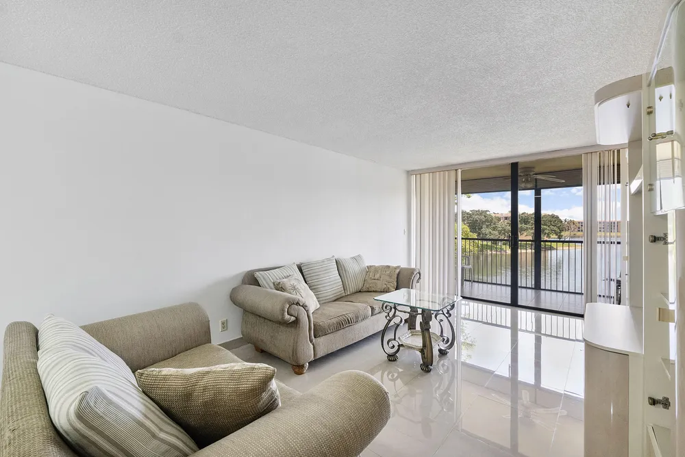 5828 Coral Lake Dr, Margate, FL 33063