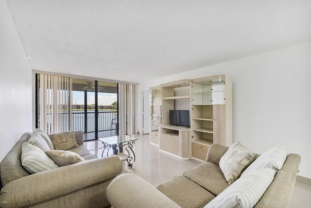 5828 Coral Lake Dr, Margate, FL 33063