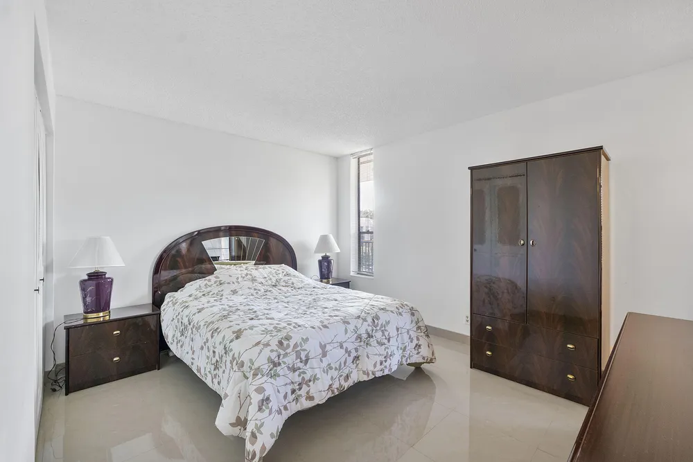 5828 Coral Lake Dr, Margate, FL 33063
