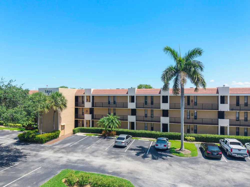 5828 Coral Lake Dr, Margate, FL 33063