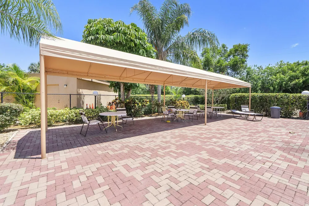 5828 Coral Lake Dr, Margate, FL 33063