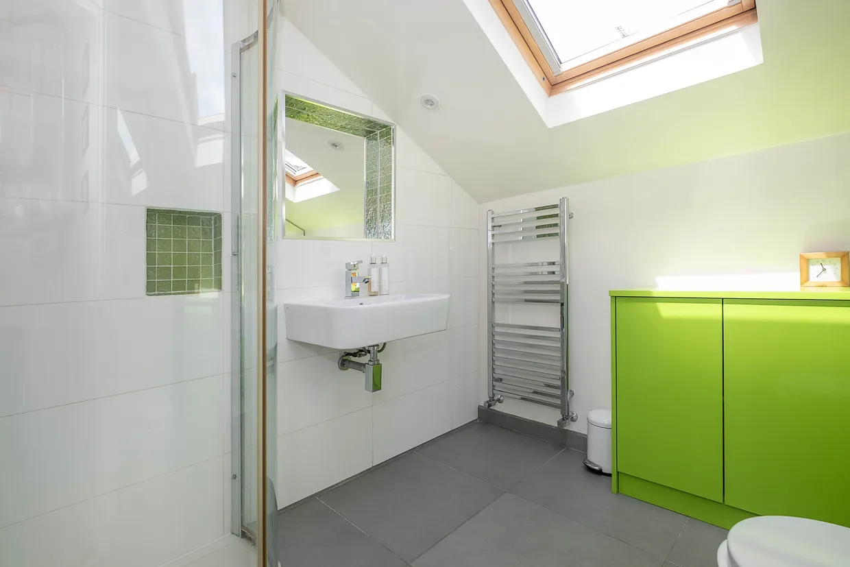 Swanage Road, London, SW18 photo 15