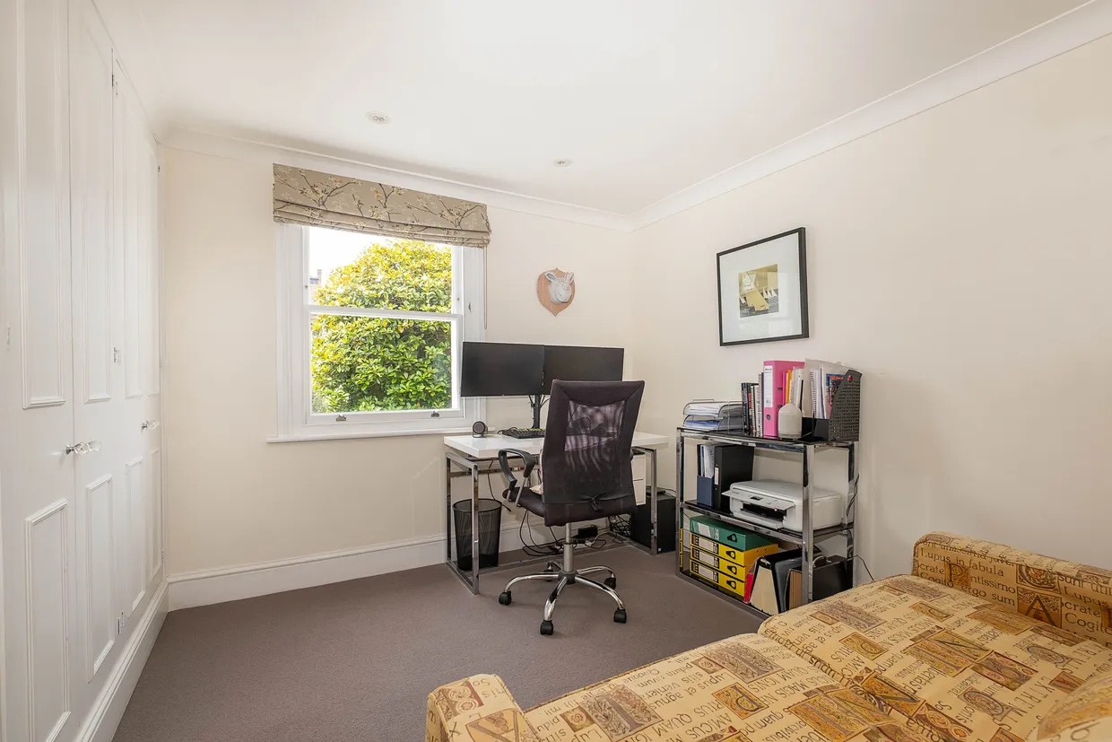 Swanage Road, London, SW18 photo 11