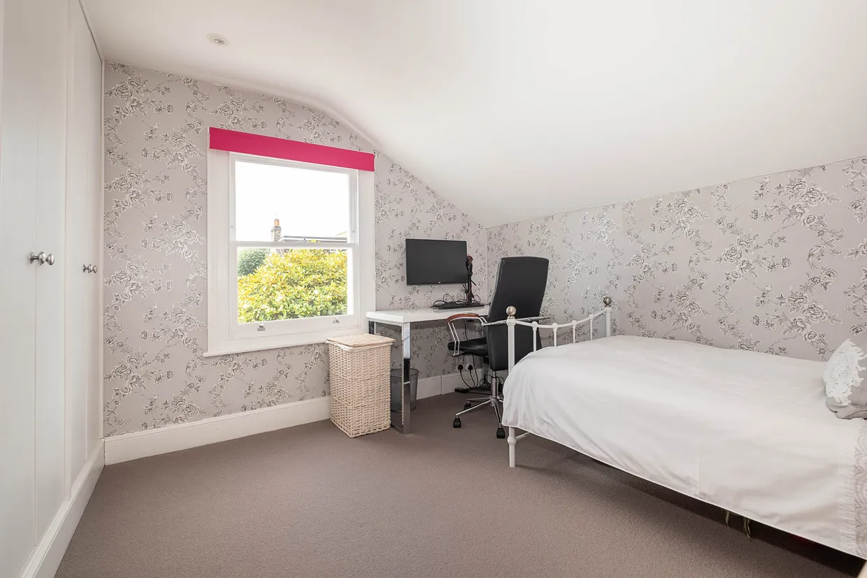 Swanage Road, London, SW18 photo 14