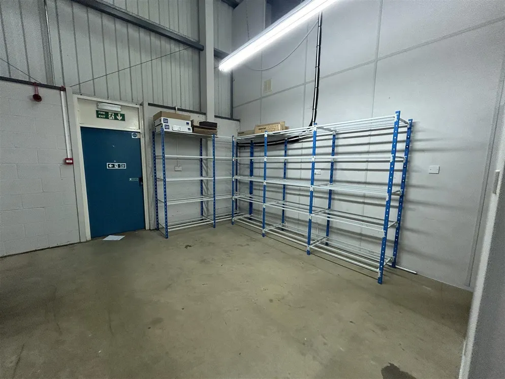 Property carousel item 6