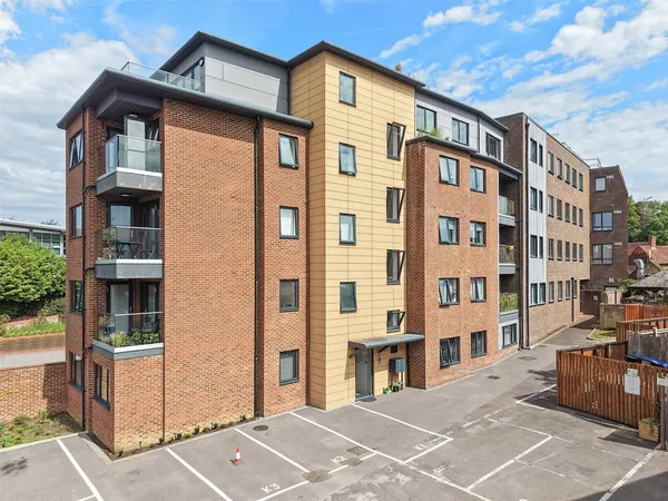 Bridge Street, Leatherhead, Surrey, KT22