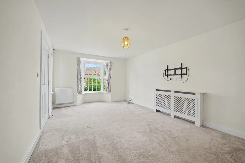 Property carousel item 9