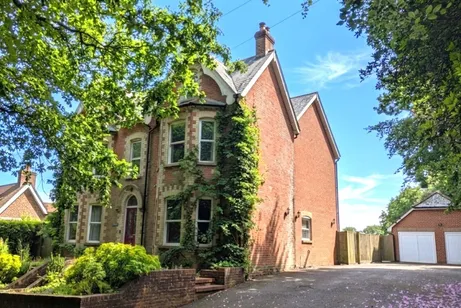 Forest Road, Colgate, RH12