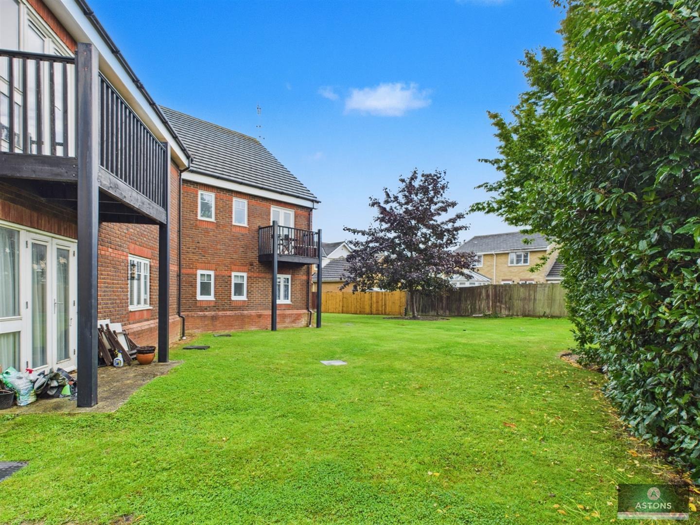 Rosemead Gardens, Southgate Image 10
